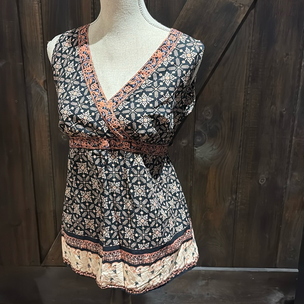 Motherhood maternity bohemian style sleeveless tie waist maternity top size M
